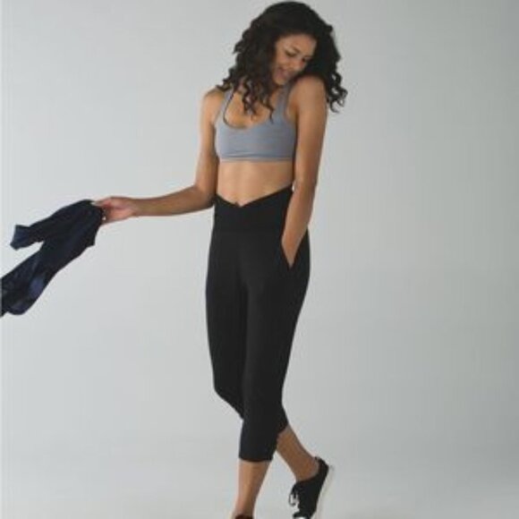 Lululemon Sunset Salutation Cropped leggings loose fit  ruched pockets Black 4 - Picture 1 of 16